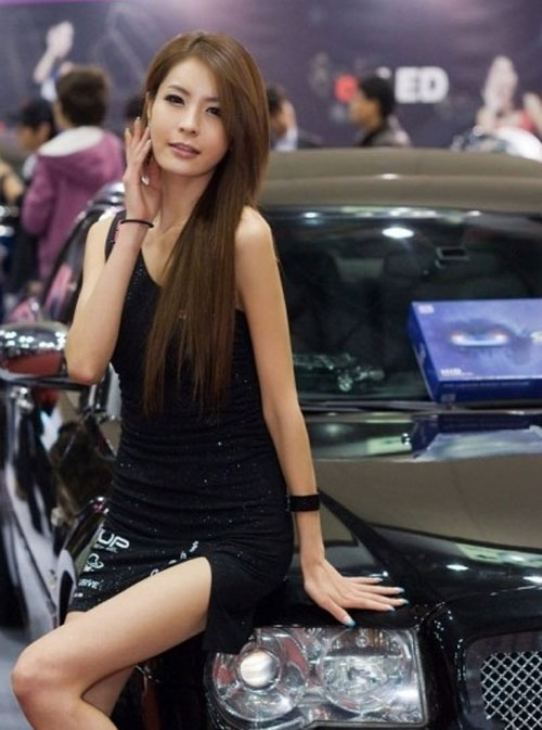 美艳欲滴的韩国车模