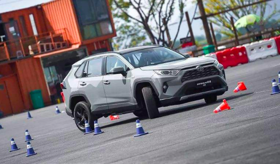 2022-0615-005【日常稿件7】rav4荣放2022款，以全能实力，助你畅享人生征途-v21854.png