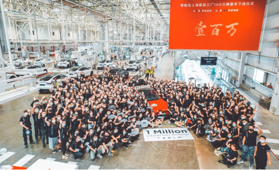 【新闻稿】特斯拉上海超级工厂第100万辆整车下线，于荒芜开新程397.png