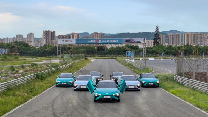 尽情S放 2022哪吒S赛道嘉年华惊艳来袭