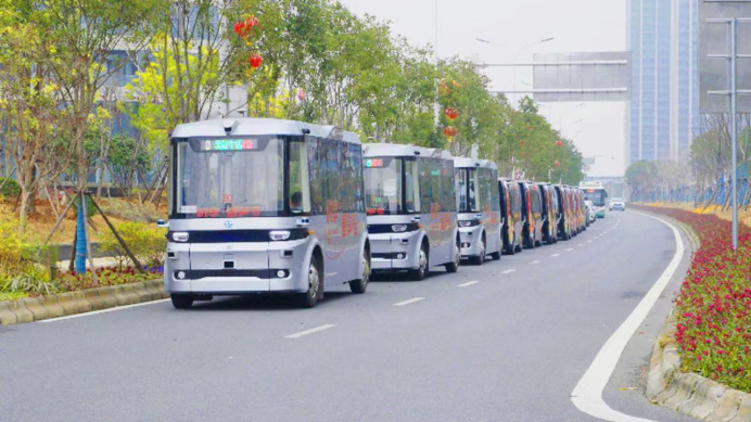 【新闻稿】加速转型推动智能网联汽车产业链升级 东风公司再组团0116758.png