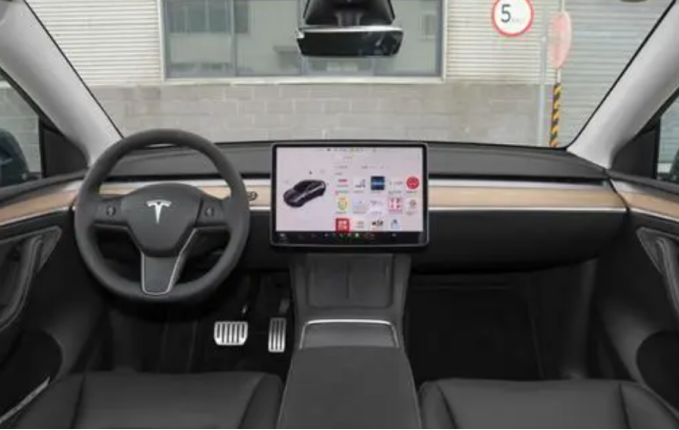 当北汽魔方遇上特斯拉modely，选对的还是选贵的？648.png