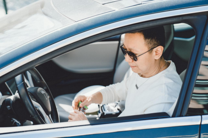 首批“吃螃蟹”的特斯拉车主们怎么样了？听听他们怎么说(1)(2)1977.png