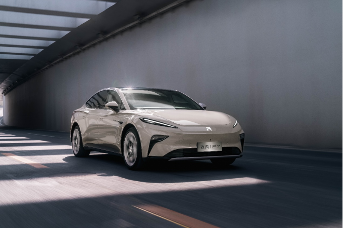 【新闻稿】中大型豪华纯电轿车飞凡F7正式上市 售价20.99万-30.19万2219.png