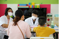 “不再独自闪烁”一汽红旗孤独症义诊及家庭教育讲座在海口举行138.png