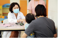 “不再独自闪烁”一汽红旗孤独症义诊及家庭教育讲座在海口举行165.png