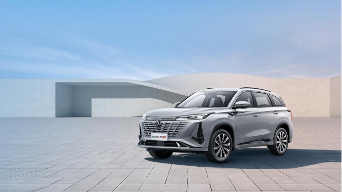 【新闻稿】4月登顶燃油suv销量第一 长安cs75plus“逆袭”新能源时代(1)475.png