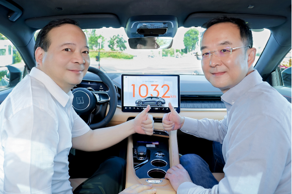 22da5e3b889749ada39006ecf97fc8e2.png 【新闻稿】极氪001千里续航套装交付宁德时代,巅峰共创定义新时代科技豪华333.png