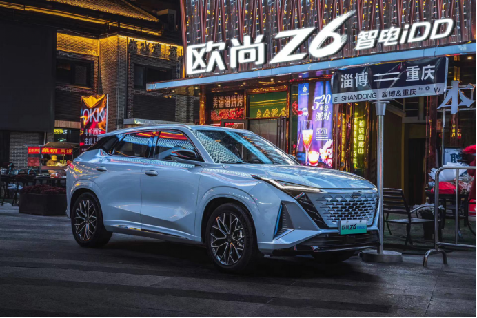 10adcb535f16115e174c5f2d15652323.png 【新闻稿】10万口碑力挺,我的汽车机器人长安欧尚Z6第10万台正式下线1887.png