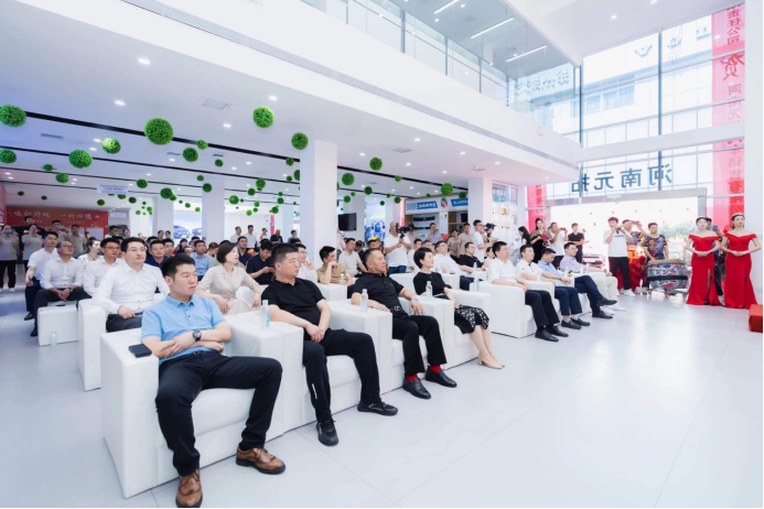 持续提升客户体验 东风雪铁龙、东风标致河南元拓双品牌旗舰店开业(1)327.png
