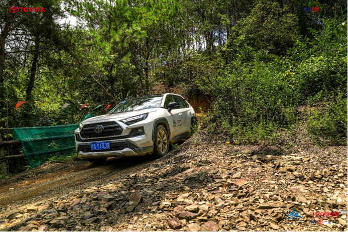 93e3fb047eb548f6eccbc387fa5cb642.png 【新闻通稿】探野山河 做自然的主角 一汽丰田新rav4荣放“生活探险+” 诠释新态度(2)2148.png