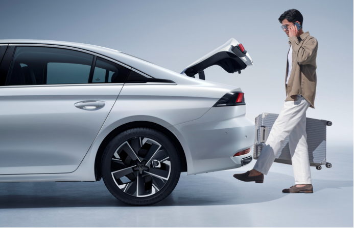 6e2358cf8f9b838e4dbd8bbdca687819.png 【上市新闻稿】全维大升级 标配即旗舰,东风标致新508l正式上市,售价16.37万元起1829.png