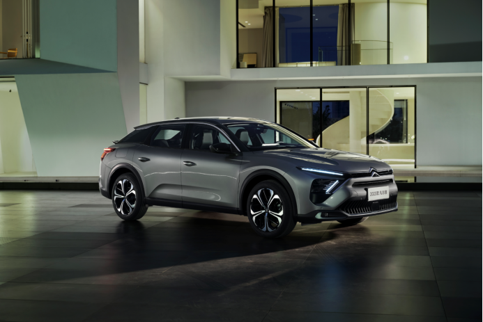 05728d94051f9f56d1e69521196f8d40.png 【新闻稿】以“质”取胜的关键源自用户信赖,一元竞拍凡尔赛竞价火热 顺利成交541.png