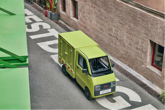 【新闻稿】3.68万元起！人民五菱再造神车，e10致富小精灵正式上市867.png