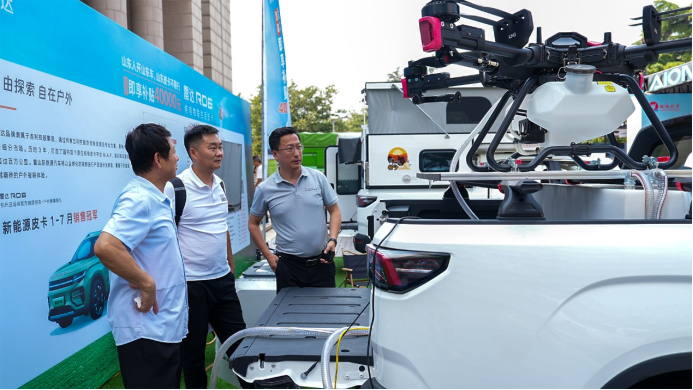 【新闻通稿】“一车抵两车”以纯电科技助力创客 吉利雷达引领传统业态焕新升级fin874.png