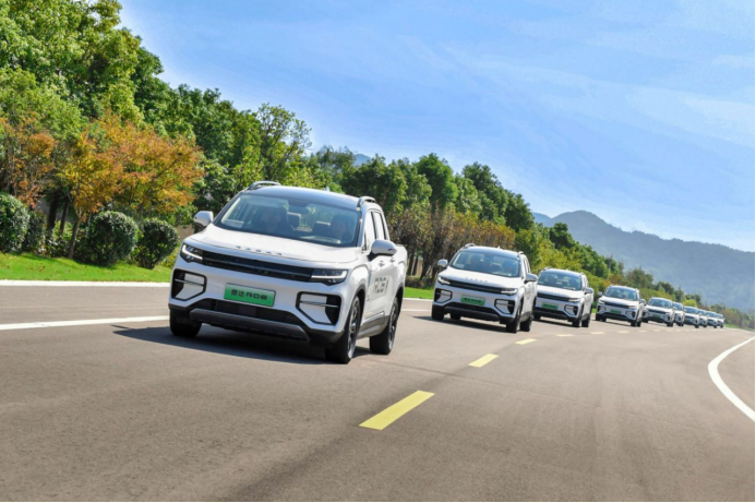 【新闻通稿】“一车抵两车”以纯电科技助力创客 吉利雷达引领传统业态焕新升级fin1899.png