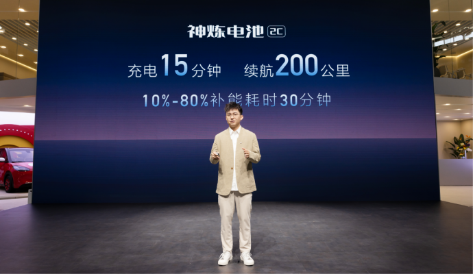 【新闻稿】售价7.98-10.98万元，五菱星光共创版双车震撼上市！1020.png