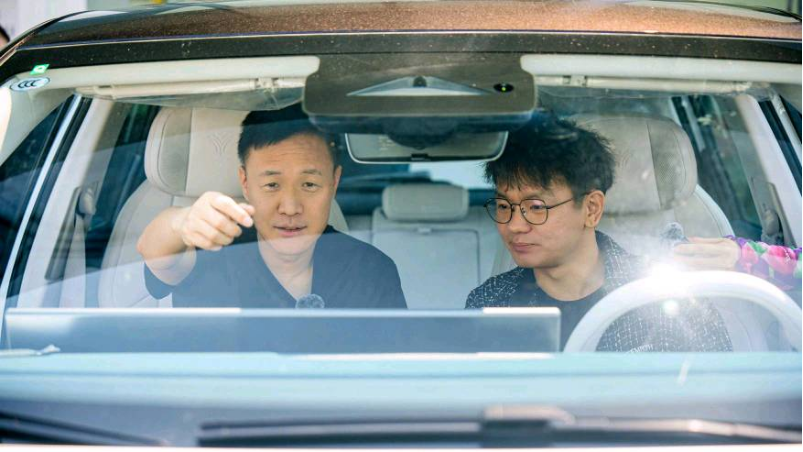 2230a8ded3c1844dd296fc526a6af7e8.png 1_【新闻稿】哪吒l开启首批交付,哪吒汽车ceo张勇亲自交车261.png