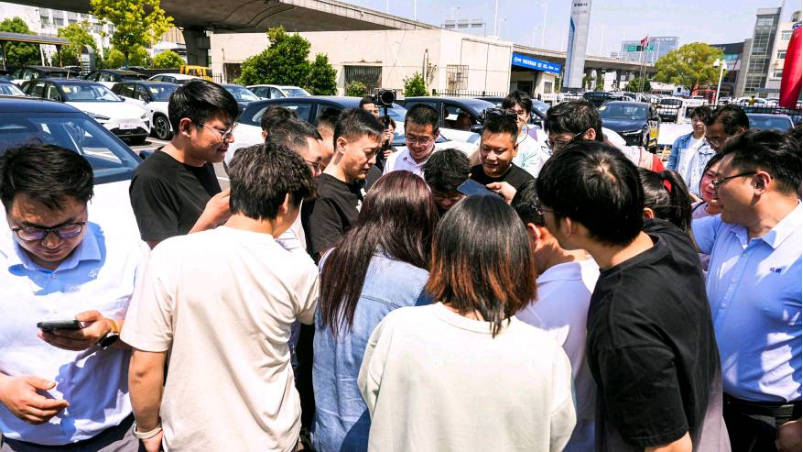 8d96fe60422366b1161397eddf9b8272.png 1_【新闻稿】哪吒l开启首批交付,哪吒汽车ceo张勇亲自交车957.png