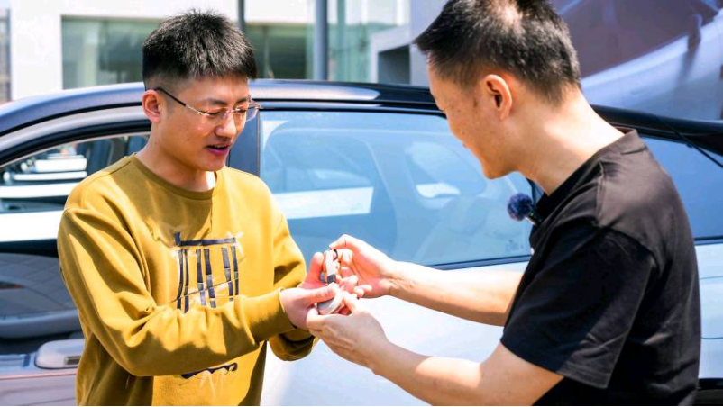 b897ee290509f4a243f992cf831b4a69.png 1_【新闻稿】哪吒l开启首批交付,哪吒汽车ceo张勇亲自交车1179.png