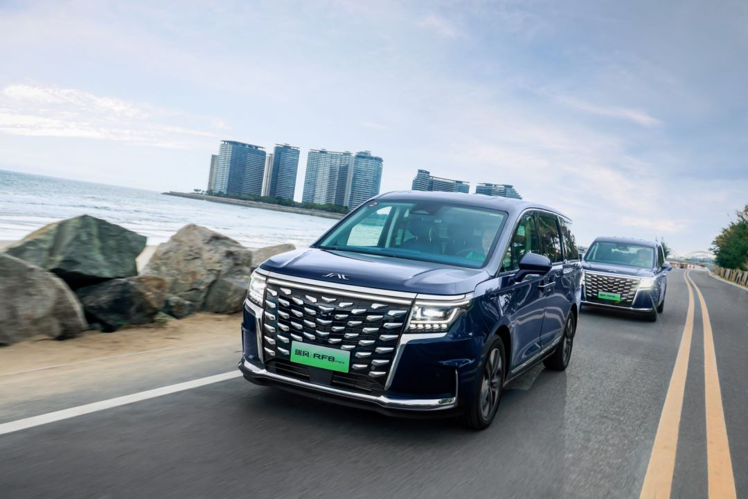 实力担当出行行业大会指定用车，瑞风RF8发力出行大客户市场1180.png